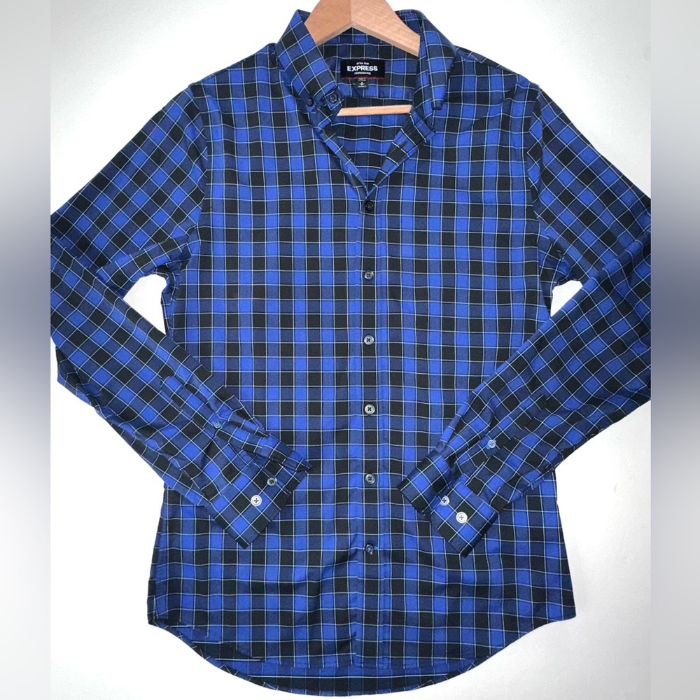 (4) Men’s Express Performance Button Up - Picture 10 of 16